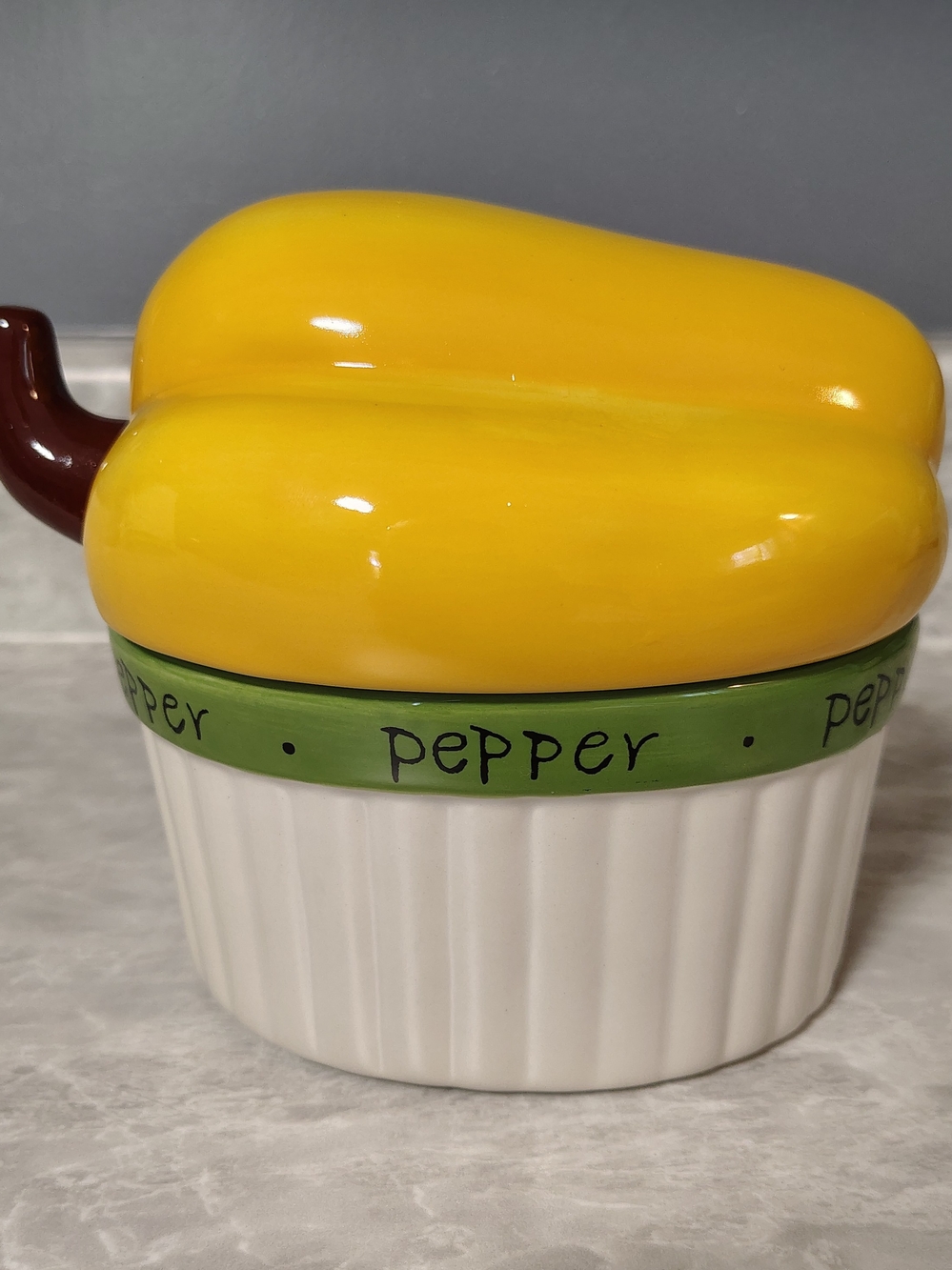Yellow Bell Pepper Ceramic Casserole Dish